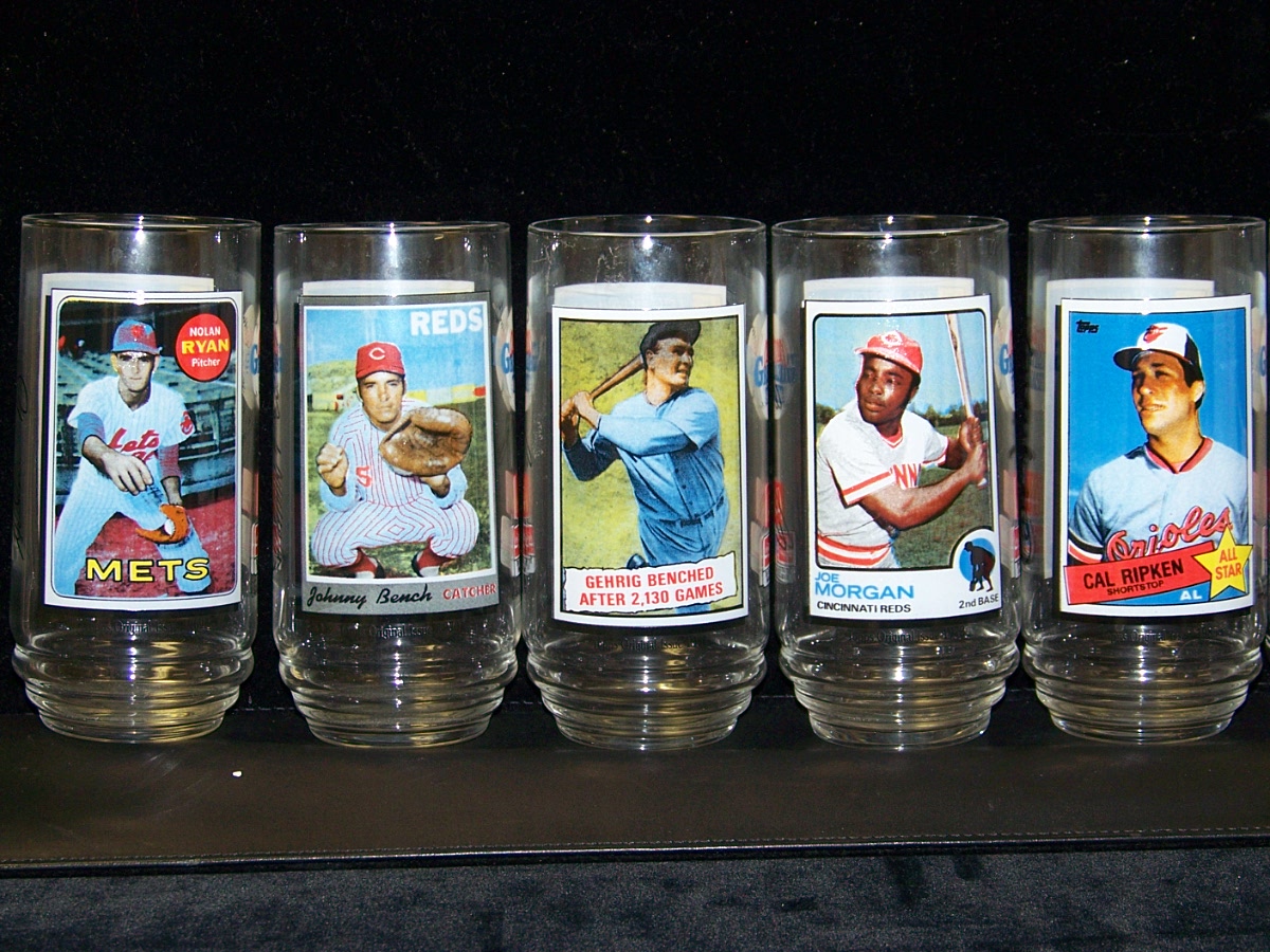 Lot Detail - 1993 McDonald's All Time Greatest Team Set of 10 Drinking  Glasses