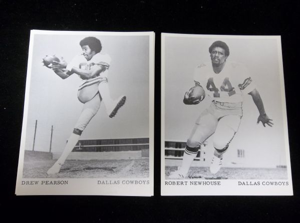 1973 Dallas Cowboys B & W Team Issues- Robert Newhouse (25) & Drew Pearson (25)