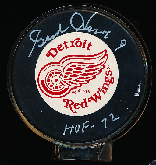 Autographed Gordie Howe Detroit Red Wings Logo Hockey Puck- SGC Certified