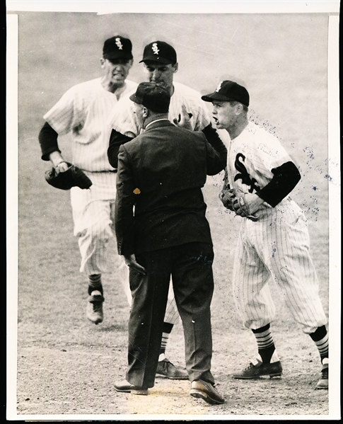 4/1/55 United Press Wirephoto- Umpire Augie Donatelli Arguing with Nellie Fox and two other White Sox Players