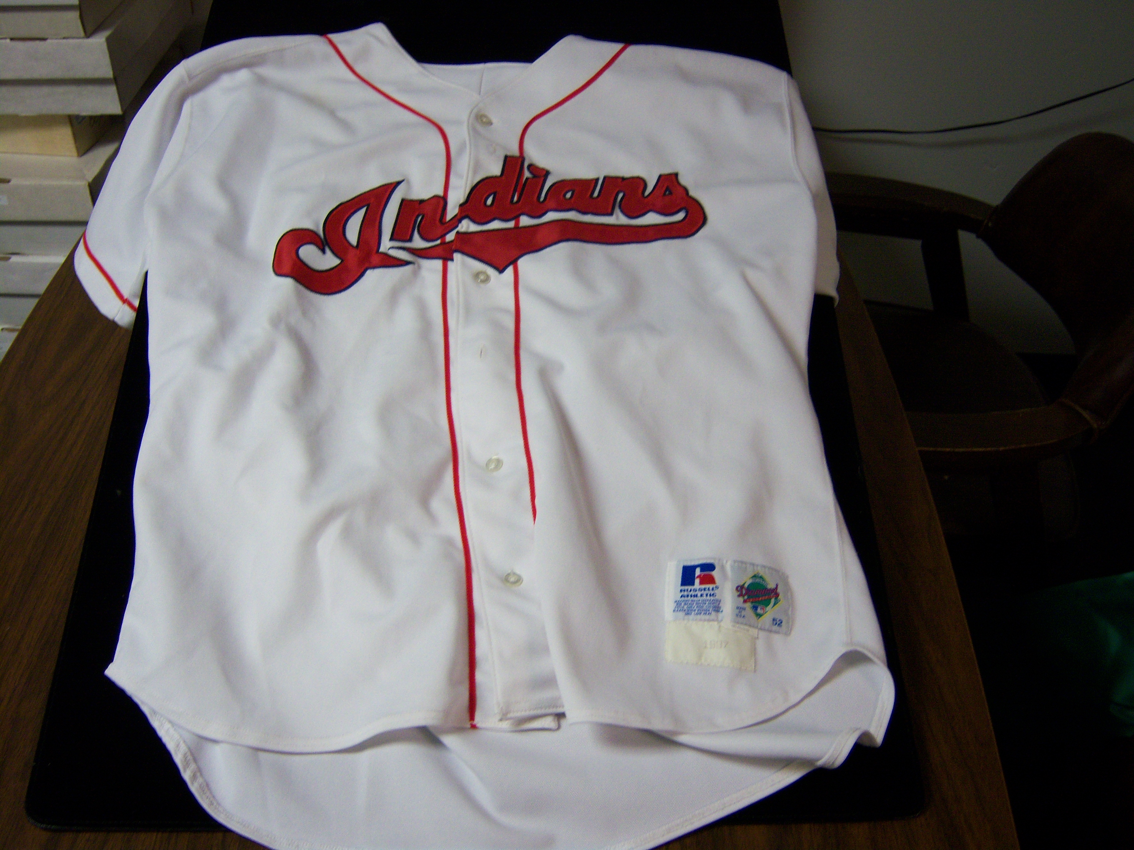 USED RED CLEVELAND INDIAN JERSEY SIZE XL