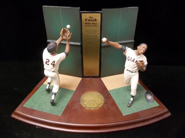 Danbury Mint Two-Figure Willie Mays “The Catch” From the Baseball’s Greatest Moments Series