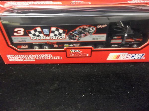 1993 Racing Champions 1:64 NASCAR Die-Cast Cab Racing Team Transporter- #3 GM Goodwrench Chevy Dale Earnhardt