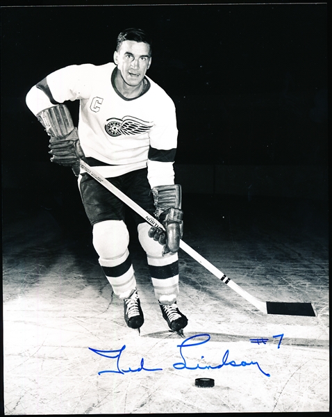 Ted Lindsay Autographed Detroit Red Wings B/W 8” x 10” Hockey Photo