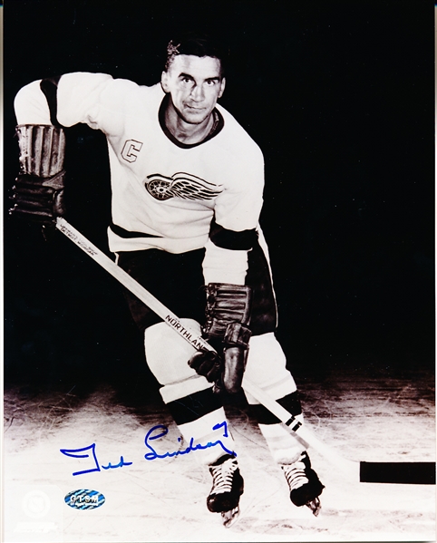 Autographed Ted Lindsay Detroit Red Wings B/W 8” x 10” Photo- GTSM/ Athlon Sports Certified