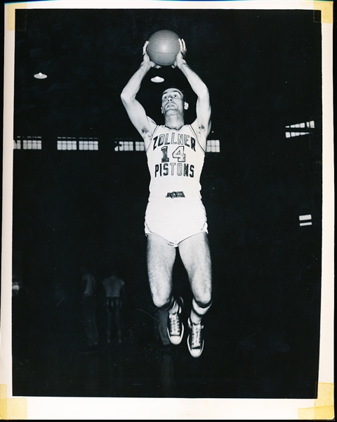 1950’s Bill Closs Zollner Pistons NBA B/W Team Issued 8” x 10” with Quick Bio Taped on Back