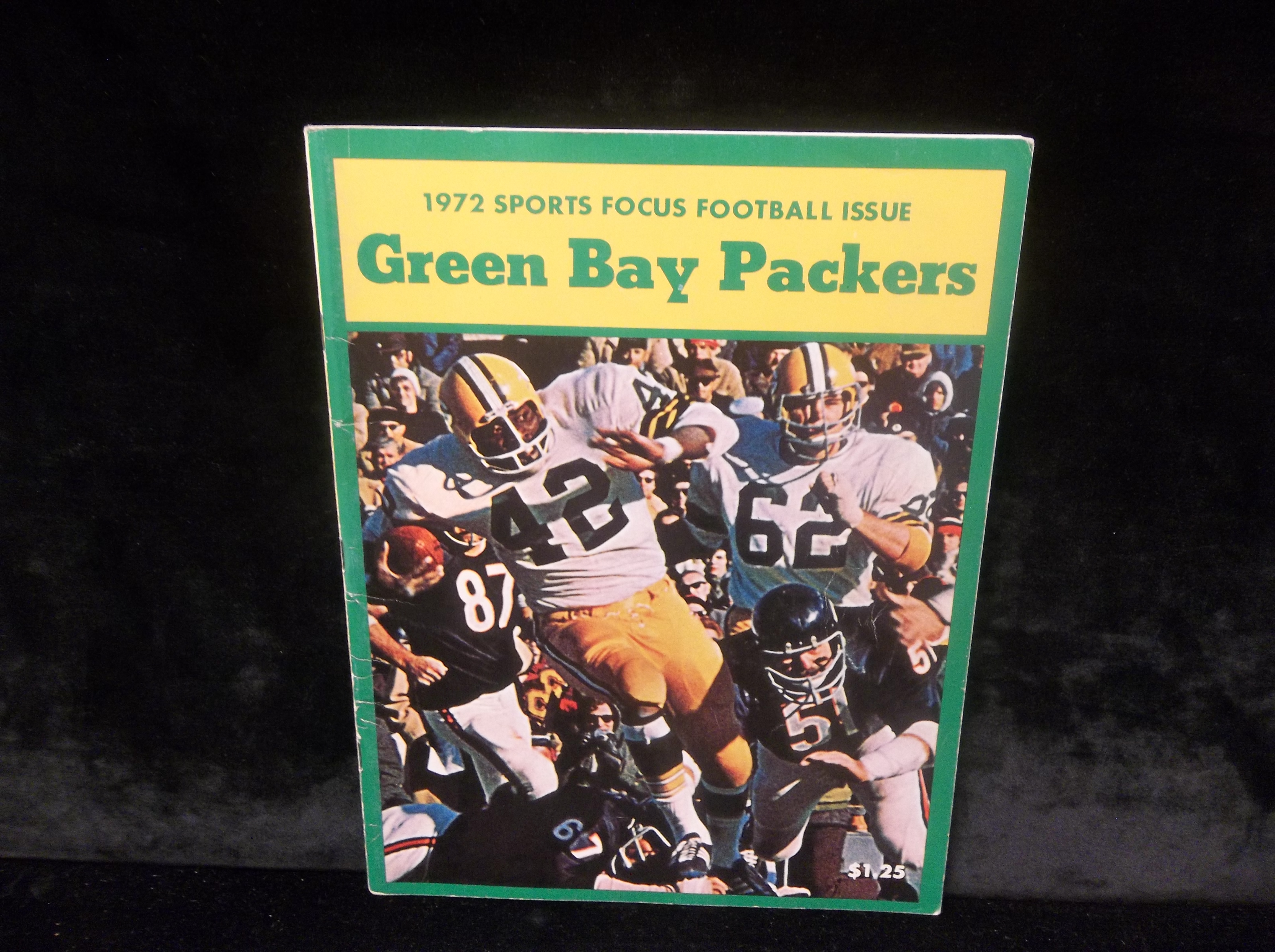 Lot Detail - 1972 Sports Focus NFL Green Bay Packers Yearbook- John  Brockington Cover