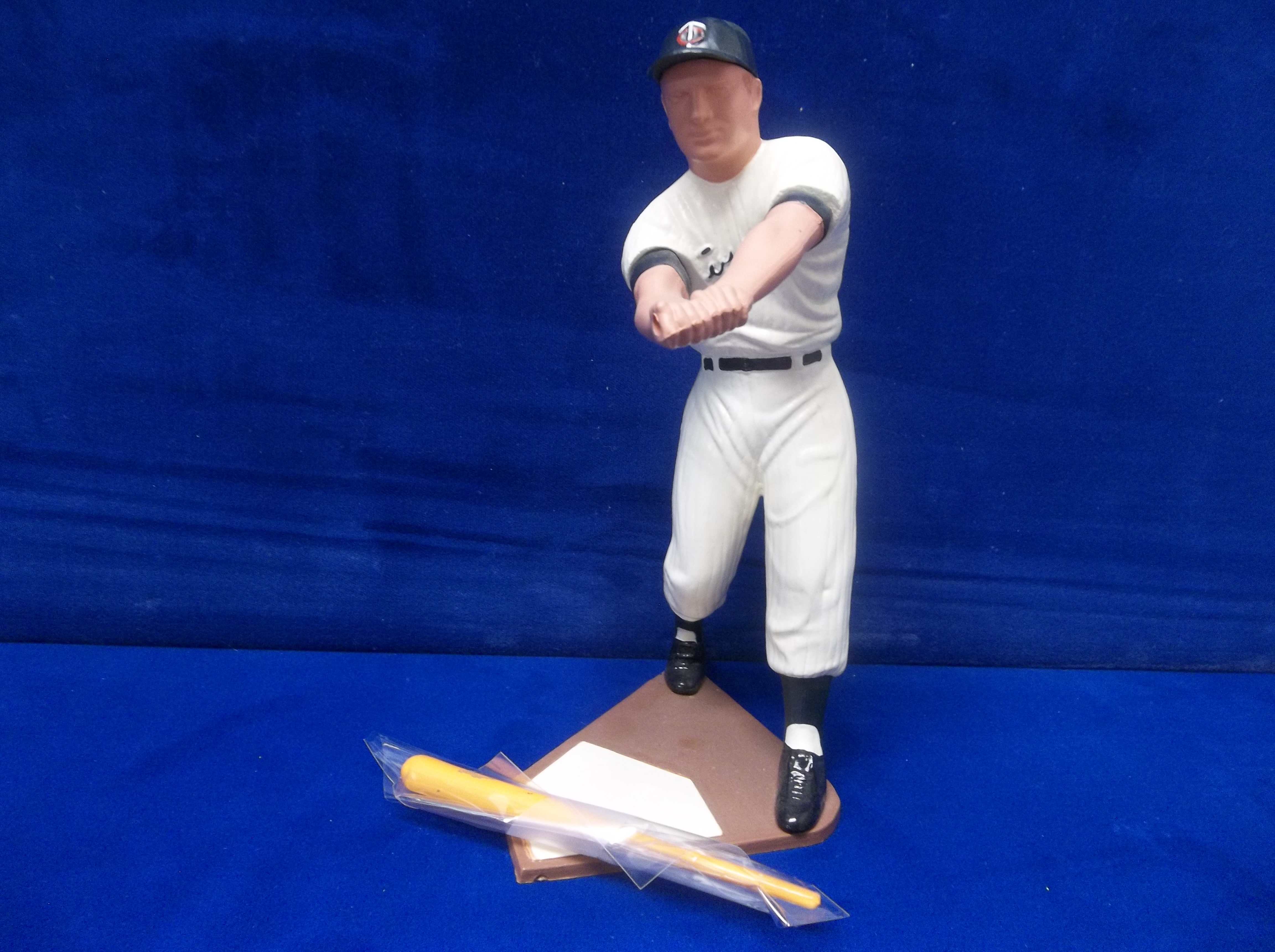 Harmon Killebrew 1988 Baseball Stars 25th Anniversary Commemorative Statue