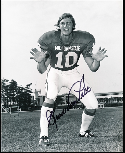 Autographed Brad Van Pelt Michigan State NCAA Ftbl. B/W 8” x 10” Photo