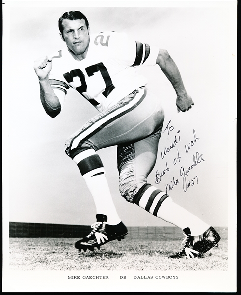 Autographed Mike Gaechter Dallas Cowboys NFL B/W 8” x 10” Photo