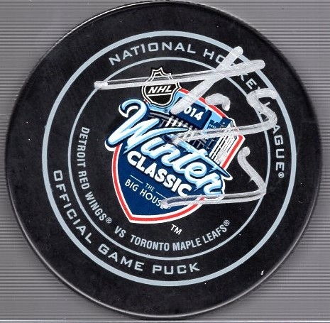 Autographed Pavel Datsyuk Official 2014 Winter Classic Official NHL Logo Puck- Beckett Certified
