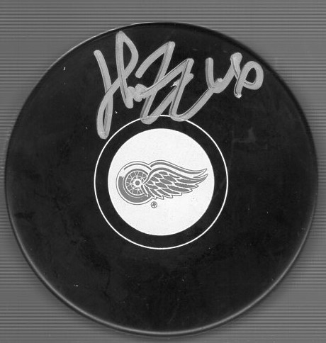 Autographed Henrik Zetterberg Detroit Red Wings Official NHL Logo Puck- Beckett Certified