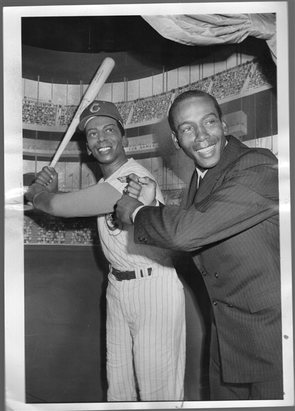 April 11, 1969 Chicago Tribune Ernie Banks Chicago Cubs MLB B/W Approx. 7” x 10” Photo