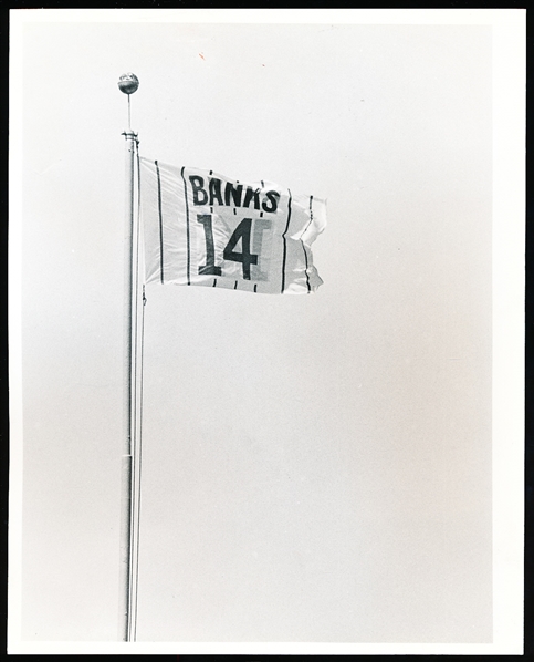 8/24/82 Ernie Banks Jersey Retirement Flag 8" x 10" Sun Times Photo